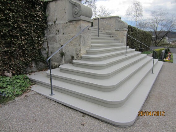 corti-referenzen-naturstein-neubau-treppe-friedhof-1