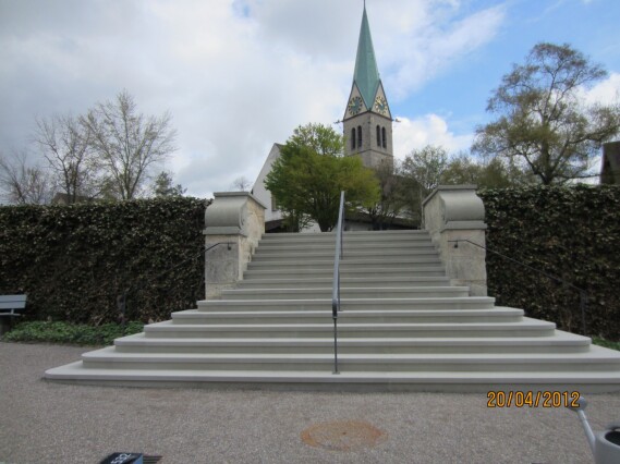 corti-referenzen-naturstein-neubau-treppe-friedhof-4